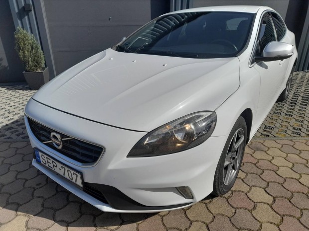 Volvo V40 2.0 D [D2] R-Design Momentum Szp s...